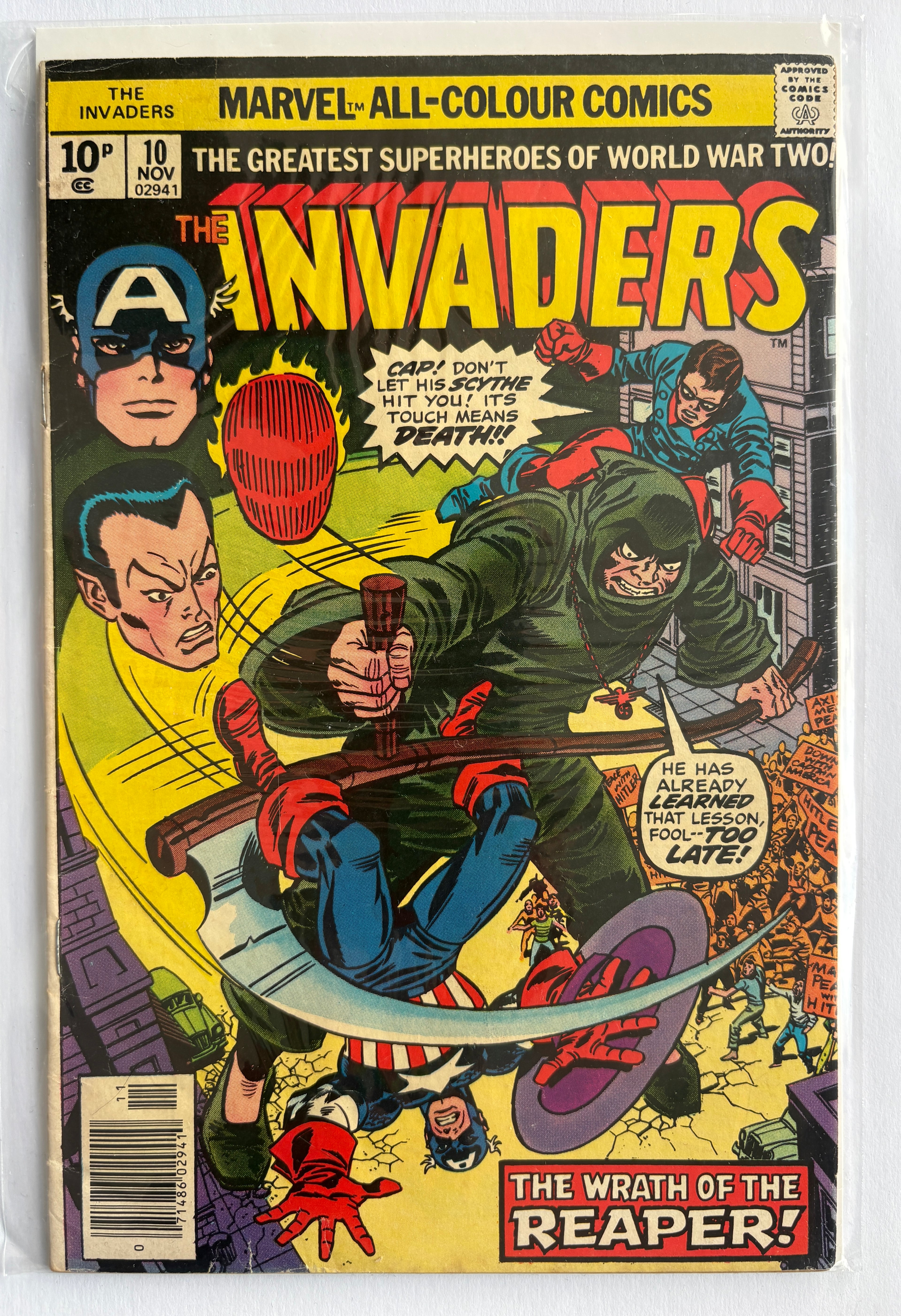 THE INVADERS #10 - G.A. Captain America - UK Variant November 1976 FN+ 6.5